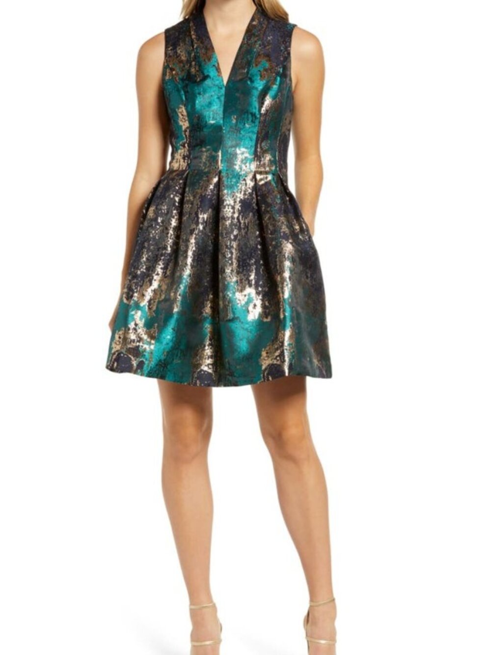NWOT-Vince Camuto Metallic Brocade V-Neck Fit & Flare Dress – Size 6